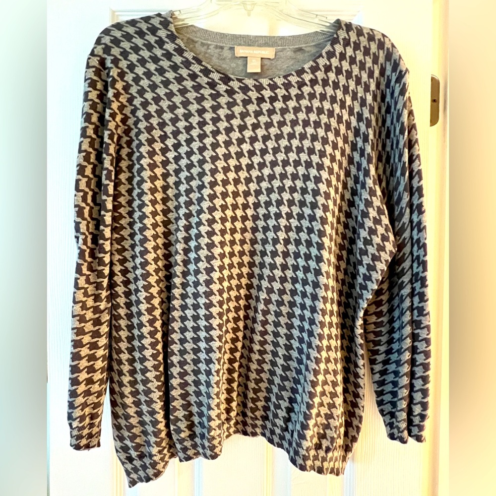 Banana Republic houndstooth crew neck sweater- XL
